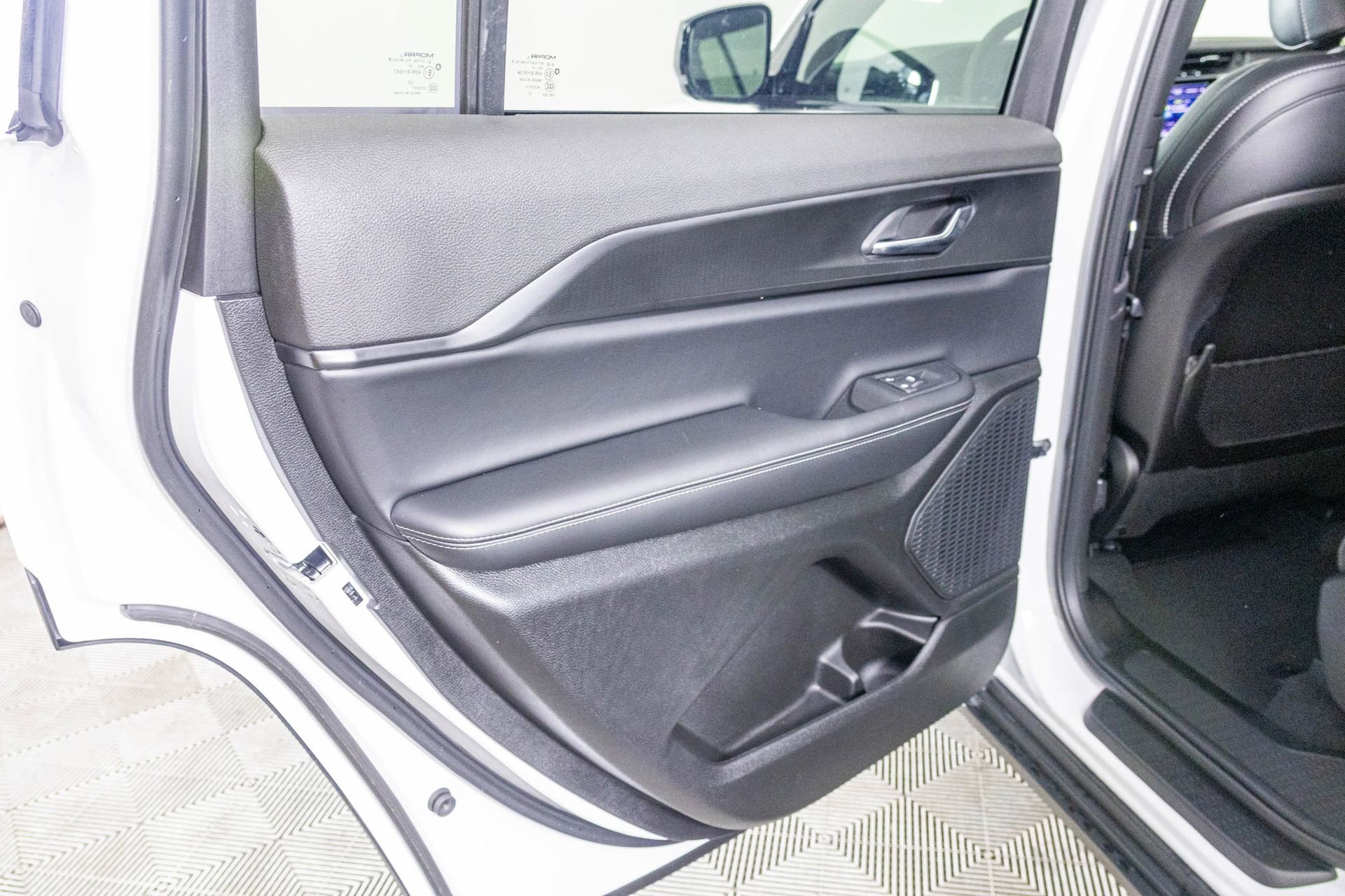 New 2025 Jeep Grand Cherokee L Altitude image 27