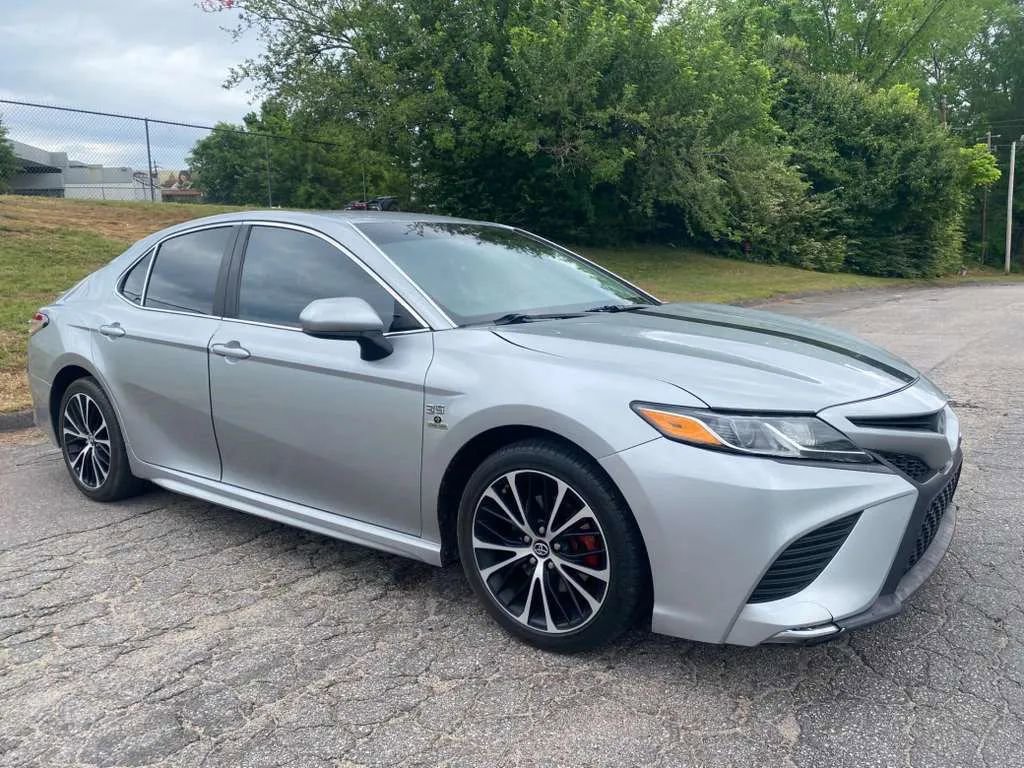 Used 2018 Toyota Camry SE FWD image 4