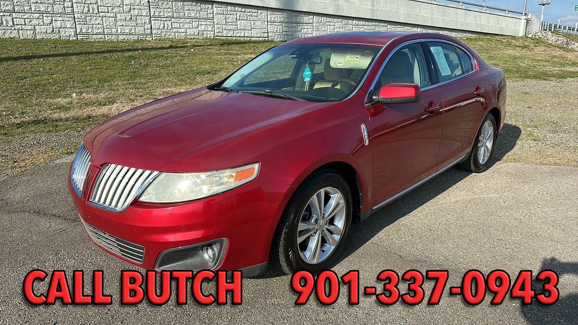 Used 2010 Lincoln MKS image 2