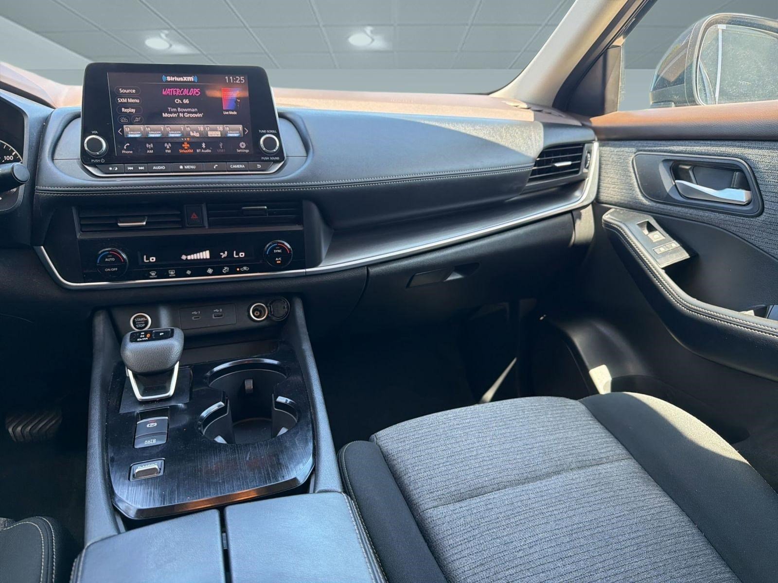 Used 2023 Nissan Rogue SV image 27