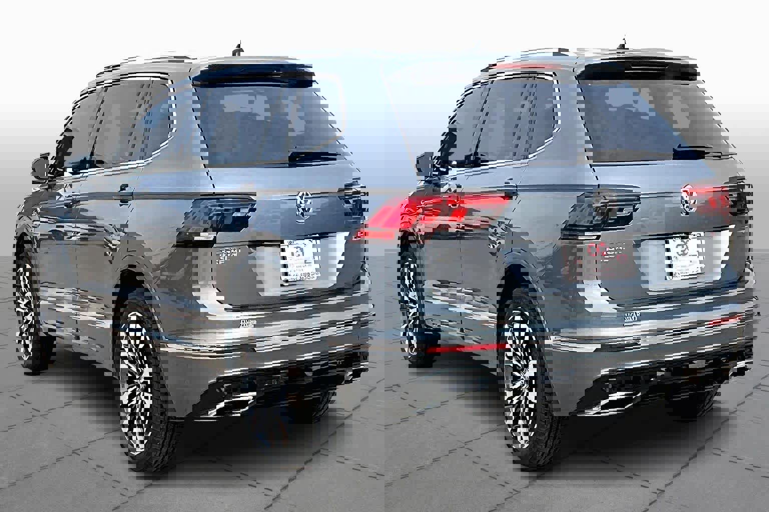 Used 2021 Volkswagen Tiguan SEL Premium R-Line image 13