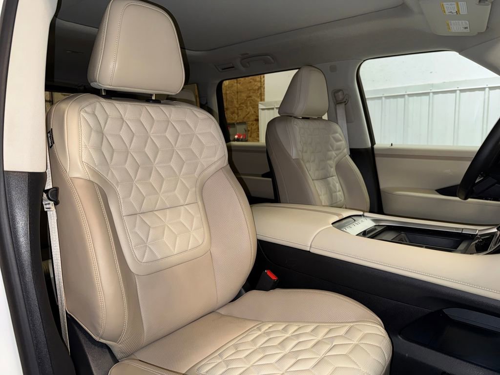 Used 2025 Nissan Armada Platinum w/ Convenience Package image 29