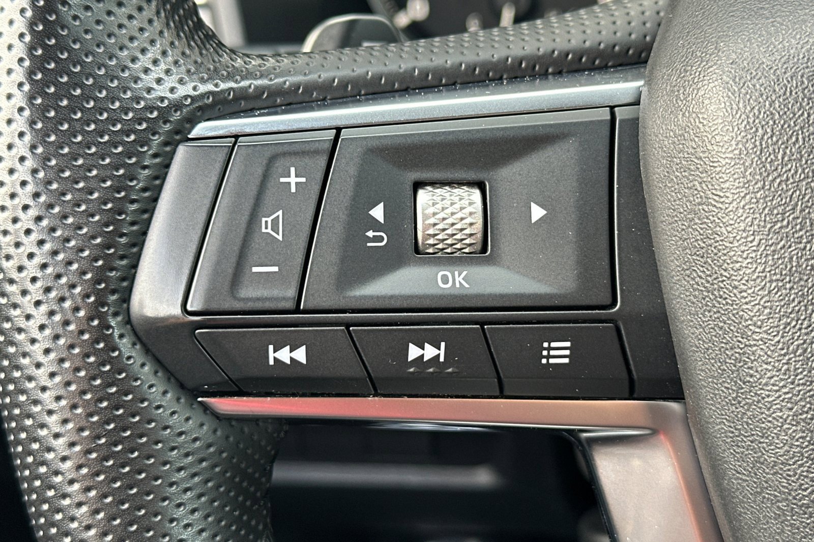 Used 2024 Mitsubishi Outlander SE image 29