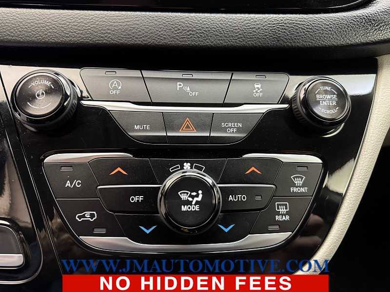 Used 2018 Chrysler Pacifica Touring Plus FWD image 27