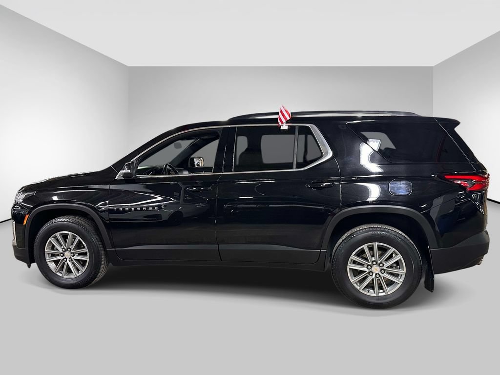 Used 2023 Chevrolet Traverse LT FWD image 2