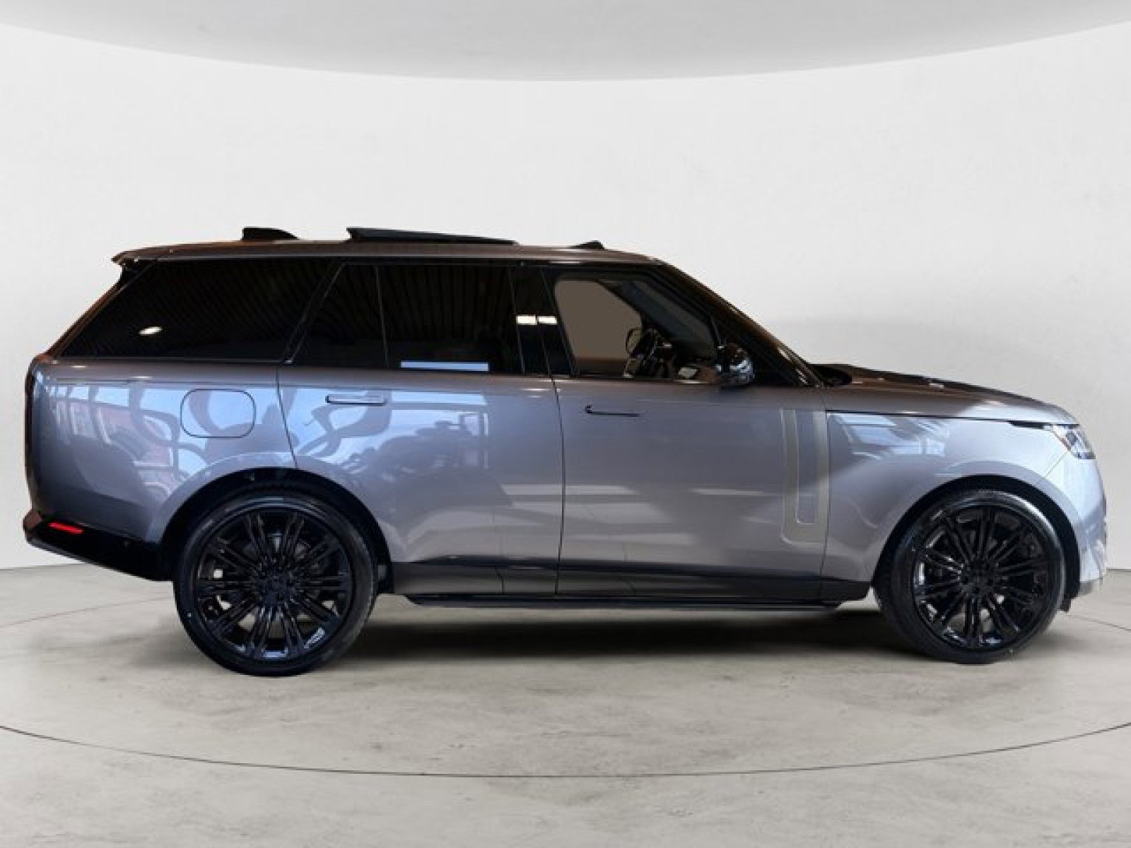 New 2026 Land Rover Range Rover SE image 2