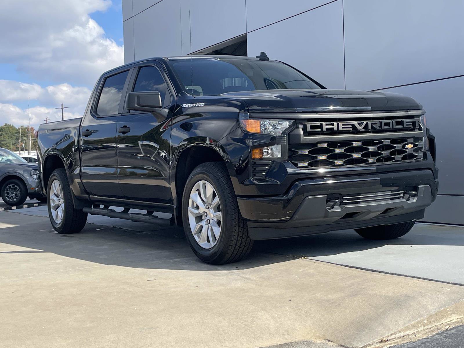 Used 2023 Chevrolet Silverado 1500 Custom RWD image 1
