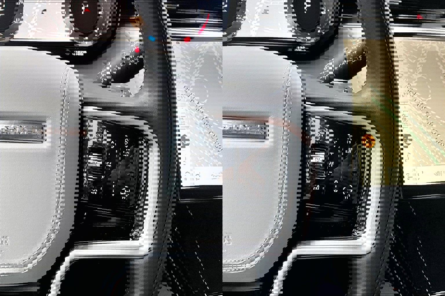 Used 2025 Land Rover Range Rover Sport image 24