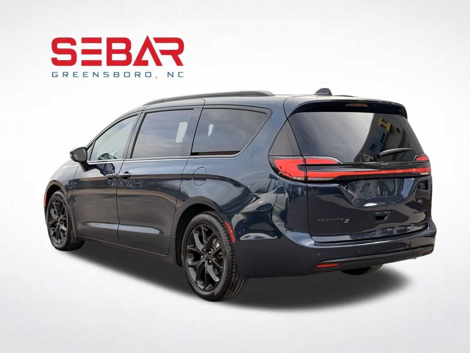 Used 2025 Chrysler Pacifica Limited image 8