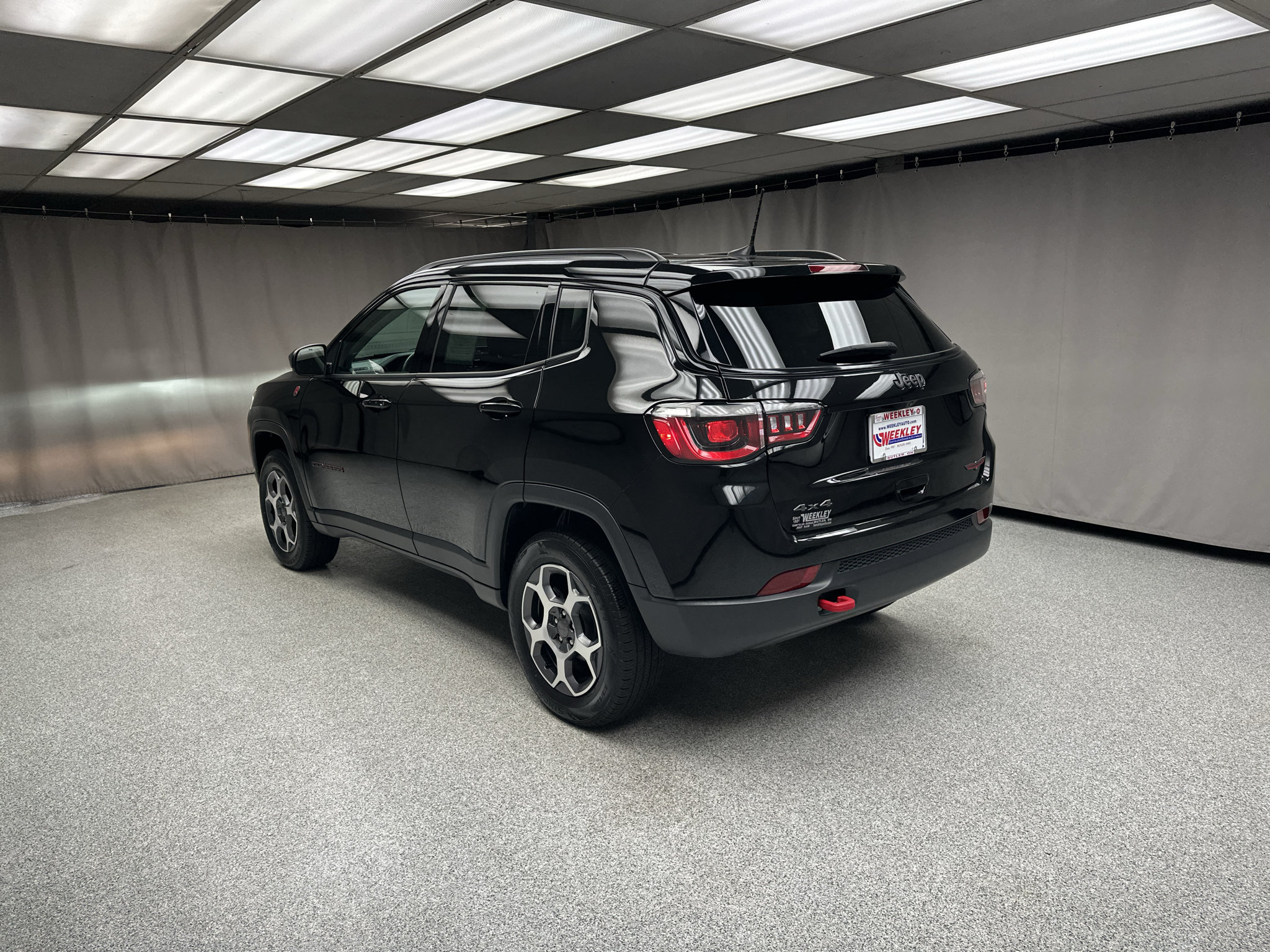 Used 2022 Jeep Compass Trailhawk w/ Trailhawk Convenience Group AWD/4WD image 10
