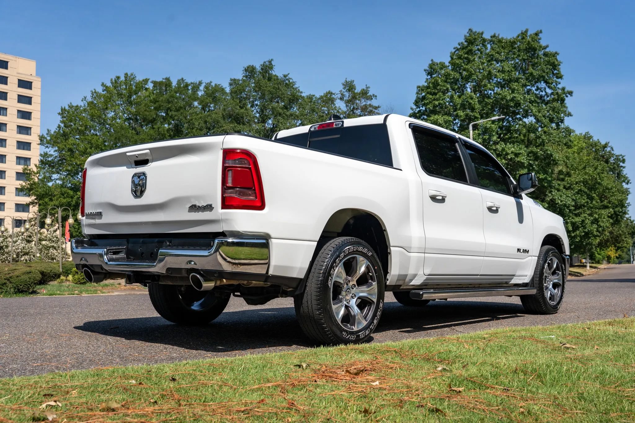 Used 2023 RAM 1500 Laramie AWD/4WD image 5