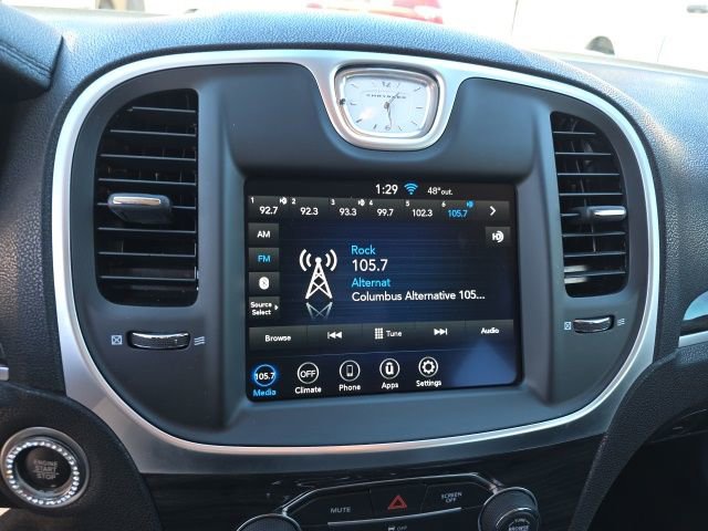 Used 2021 Chrysler 300 Touring w/ Chrome Appearance Package image 4