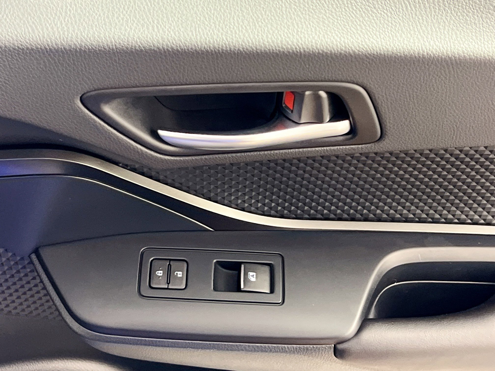 Used 2018 Toyota C-HR XLE image 31