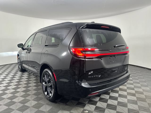 New 2027 Chrysler Pacifica Limited w/ S Appearance Package AWD/4WD image 4