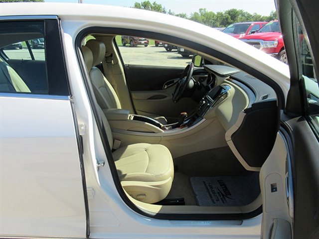 Used 2011 Buick LaCrosse CXS FWD image 13