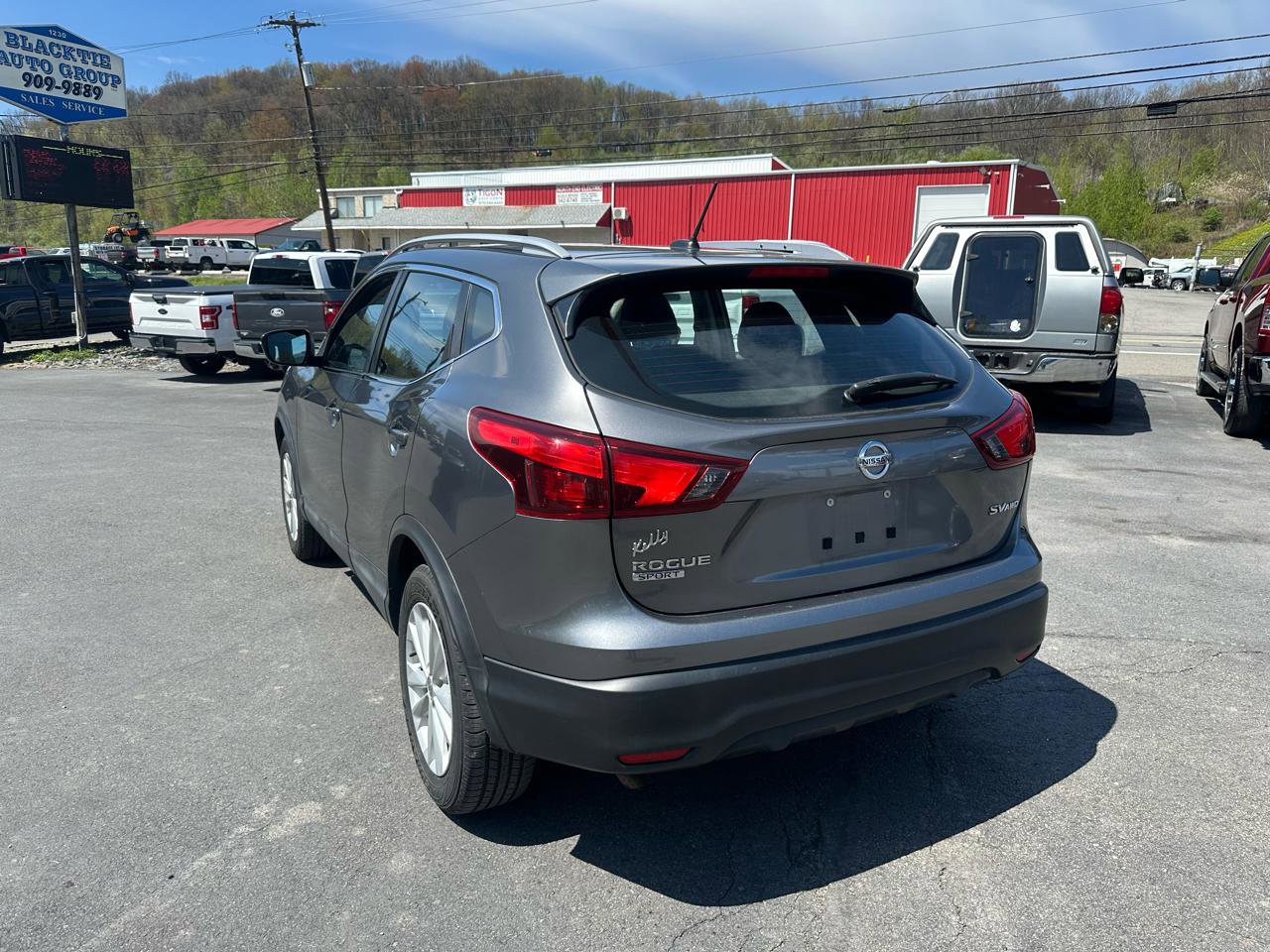 Used 2017 Nissan Rogue Sport SV w/ SV Premium Package AWD/4WD image 7