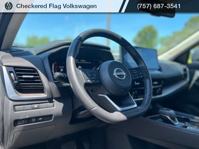 Used 2024 Nissan Rogue Platinum AWD/4WD image 19