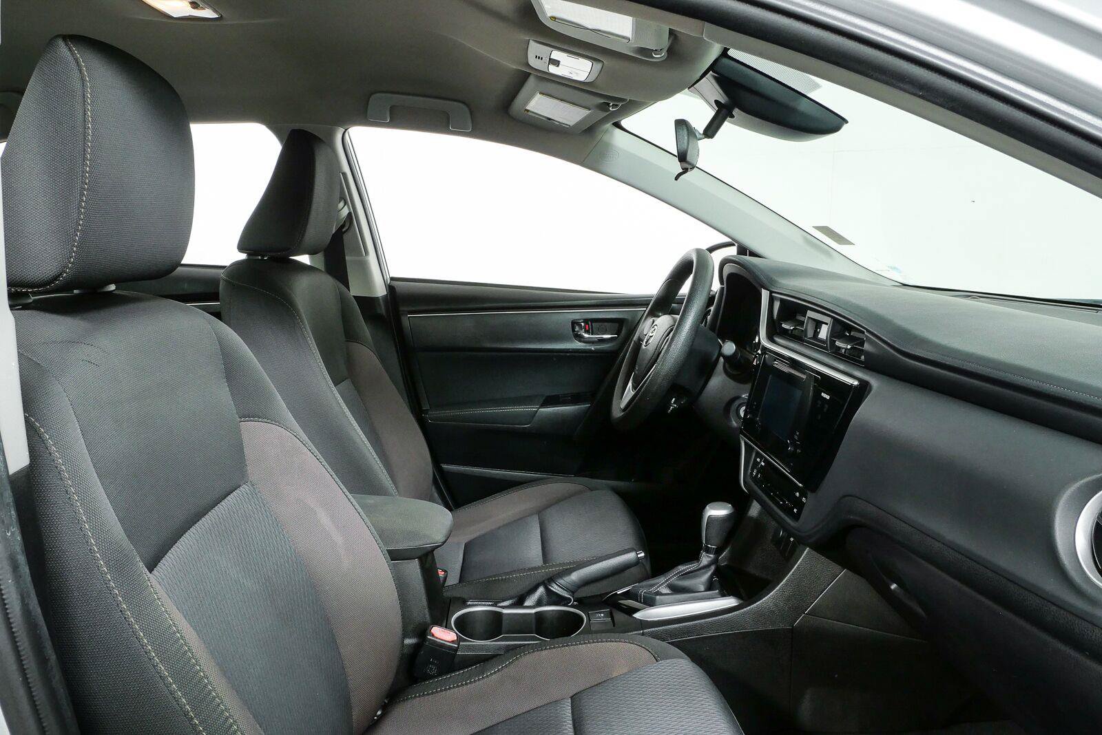 Used 2017 Toyota Corolla LE FWD image 19