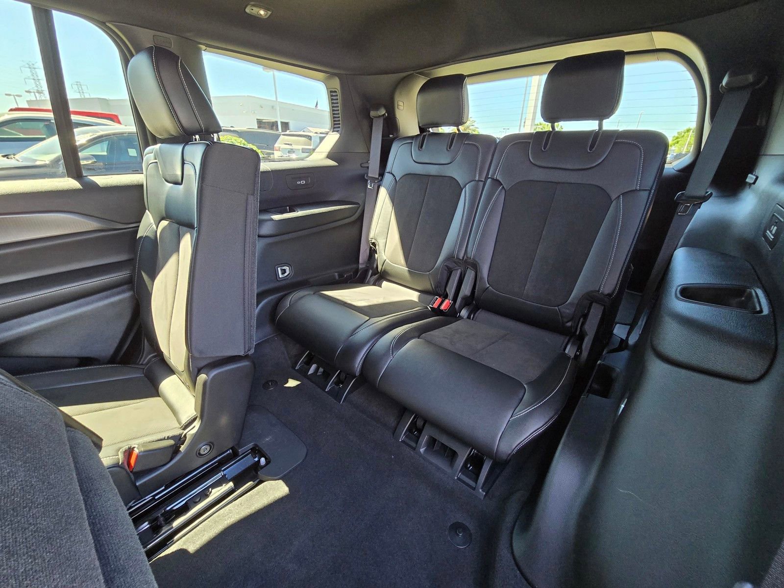 Used 2025 Jeep Grand Cherokee L Altitude AWD/4WD image 10