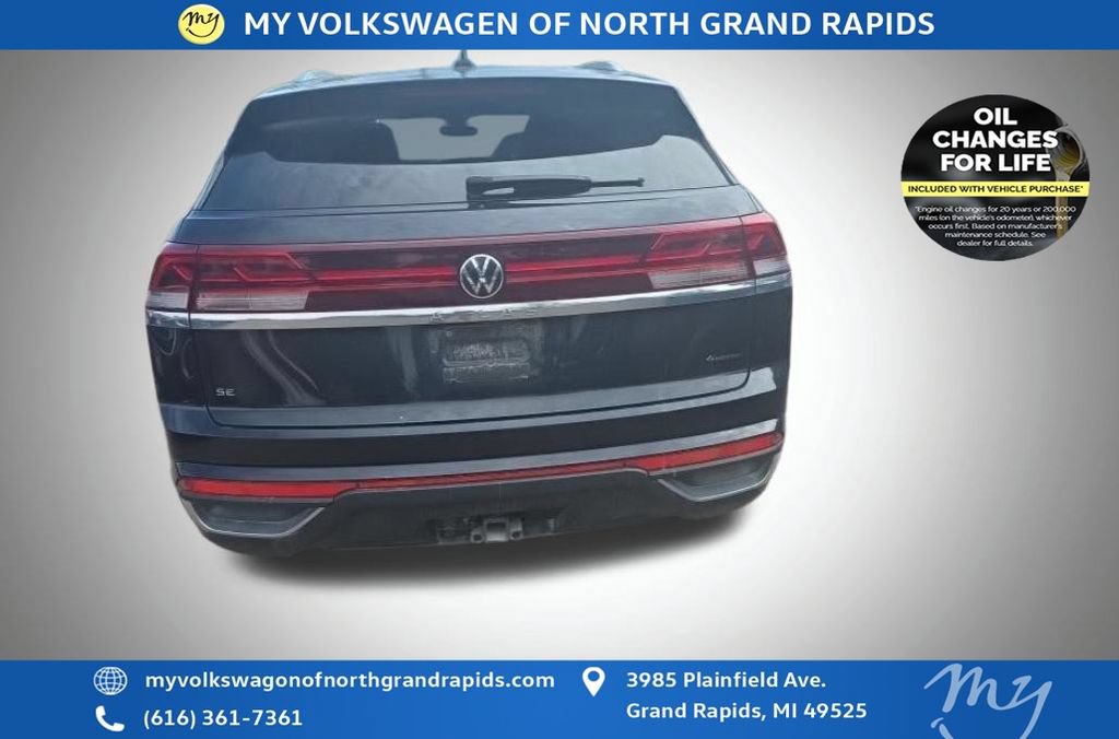 Used 2023 Volkswagen Atlas Cross Sport SEL R-Line AWD/4WD image 6