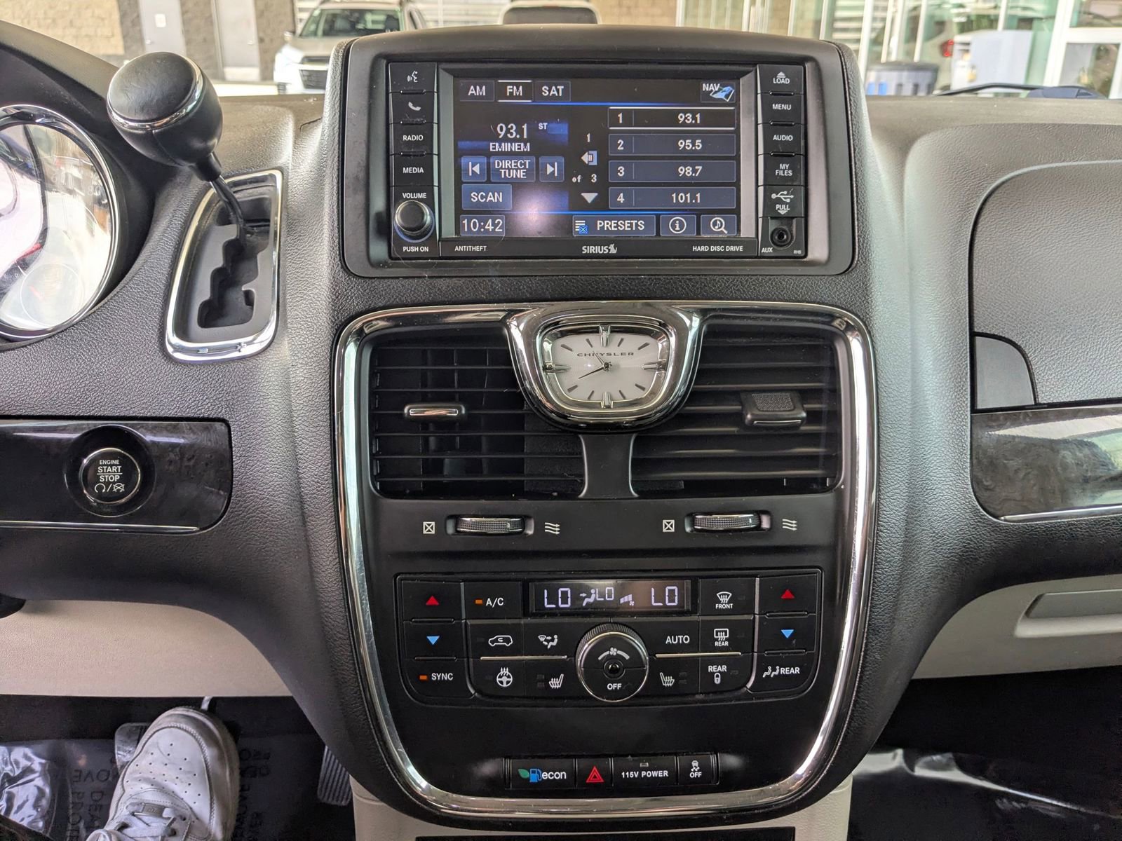 Used 2014 Chrysler Town & Country Touring-L w/ Driver Convenience Group FWD image 20