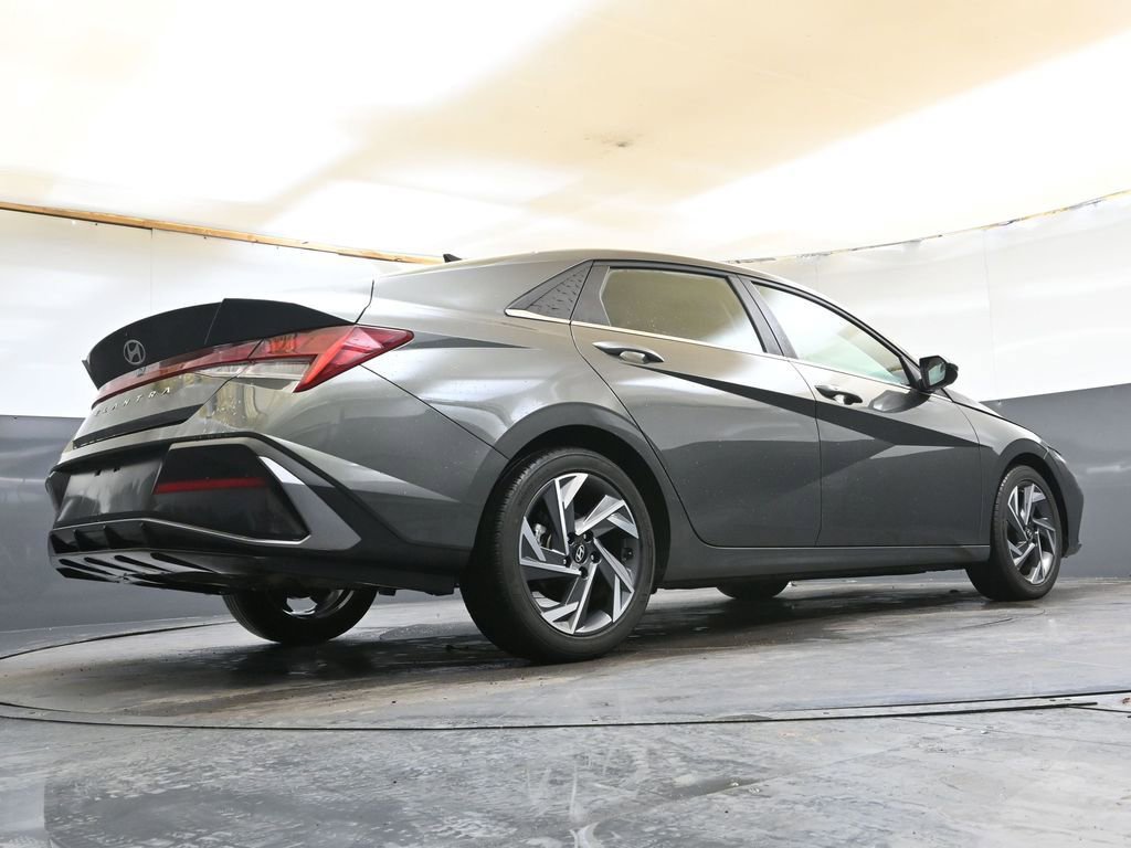 Certified 2024 Hyundai Elantra SEL w/ Convenience Package image 43