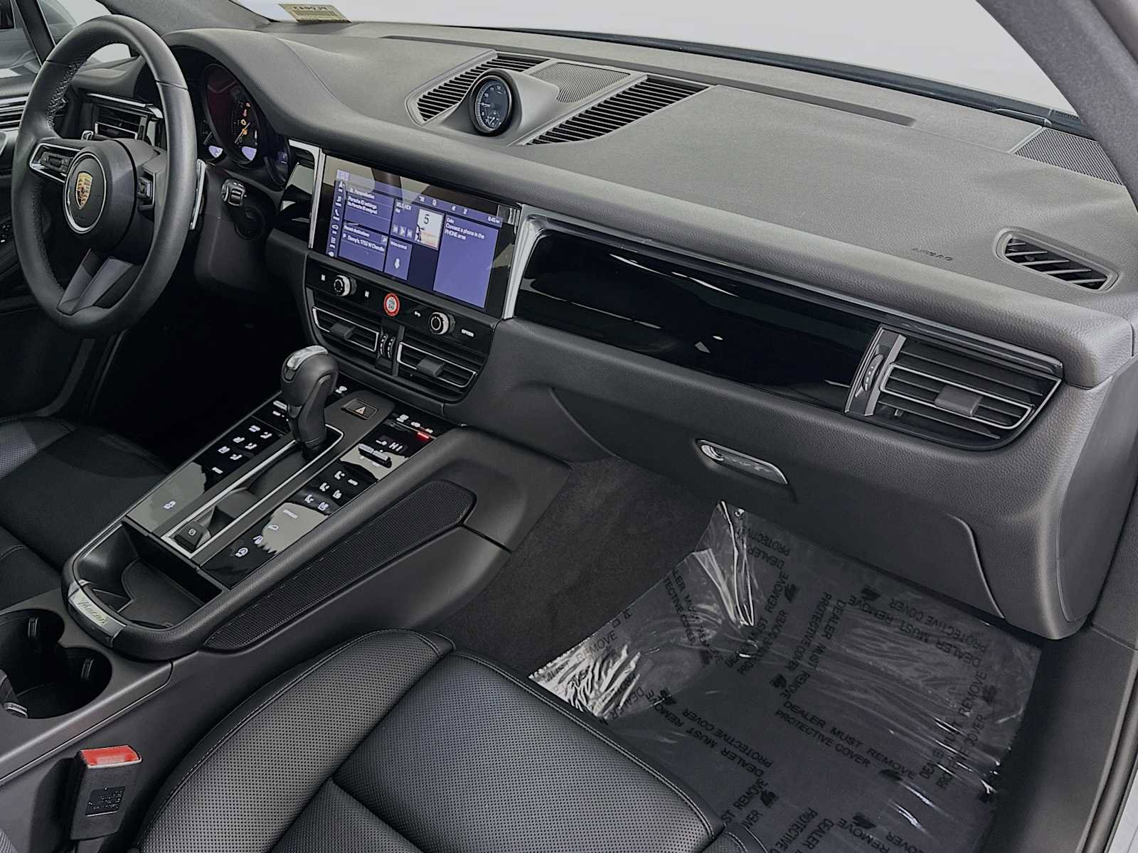 Certified 2025 Porsche Macan image 29