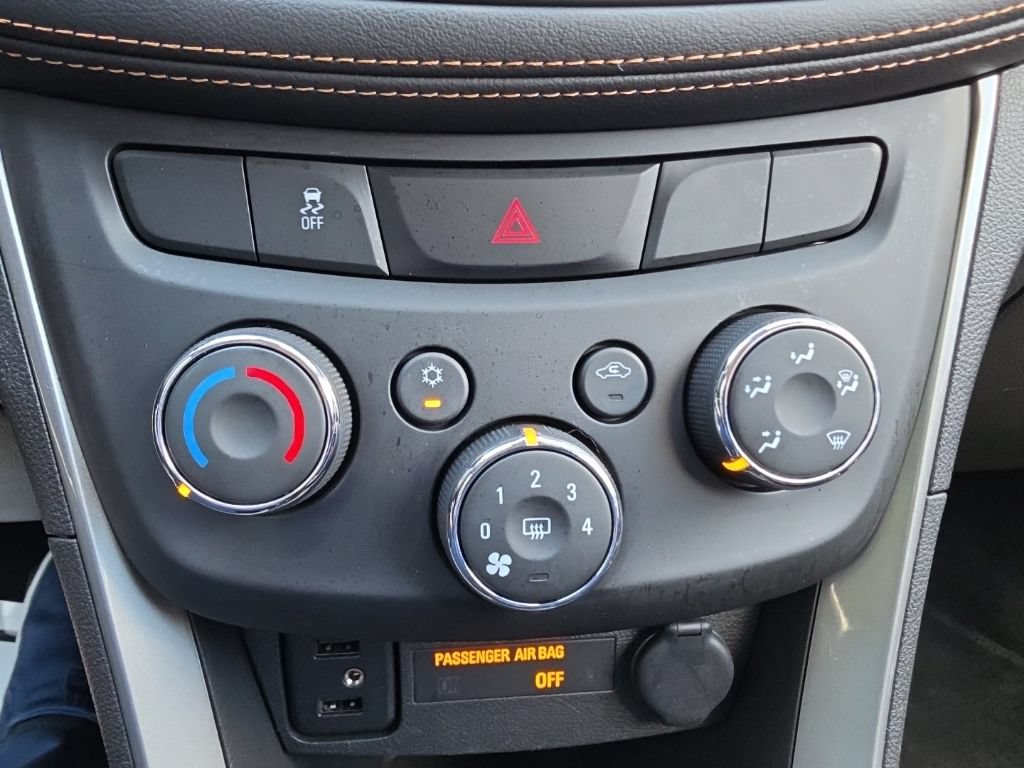 Used 2017 Chevrolet Trax LT w/ LT Convenience Package FWD image 17