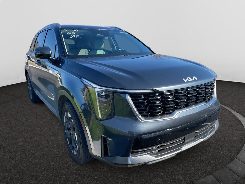 Used 2025 Kia Sorento S image 5