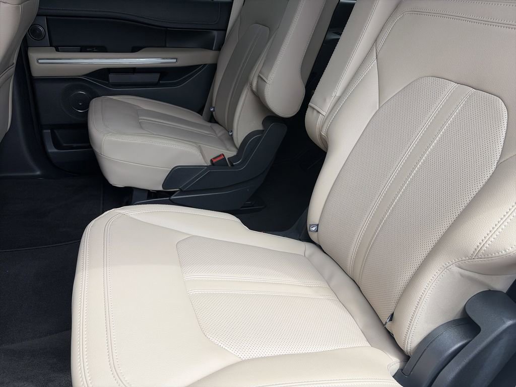 Used 2024 Ford Expedition Limited RWD image 31