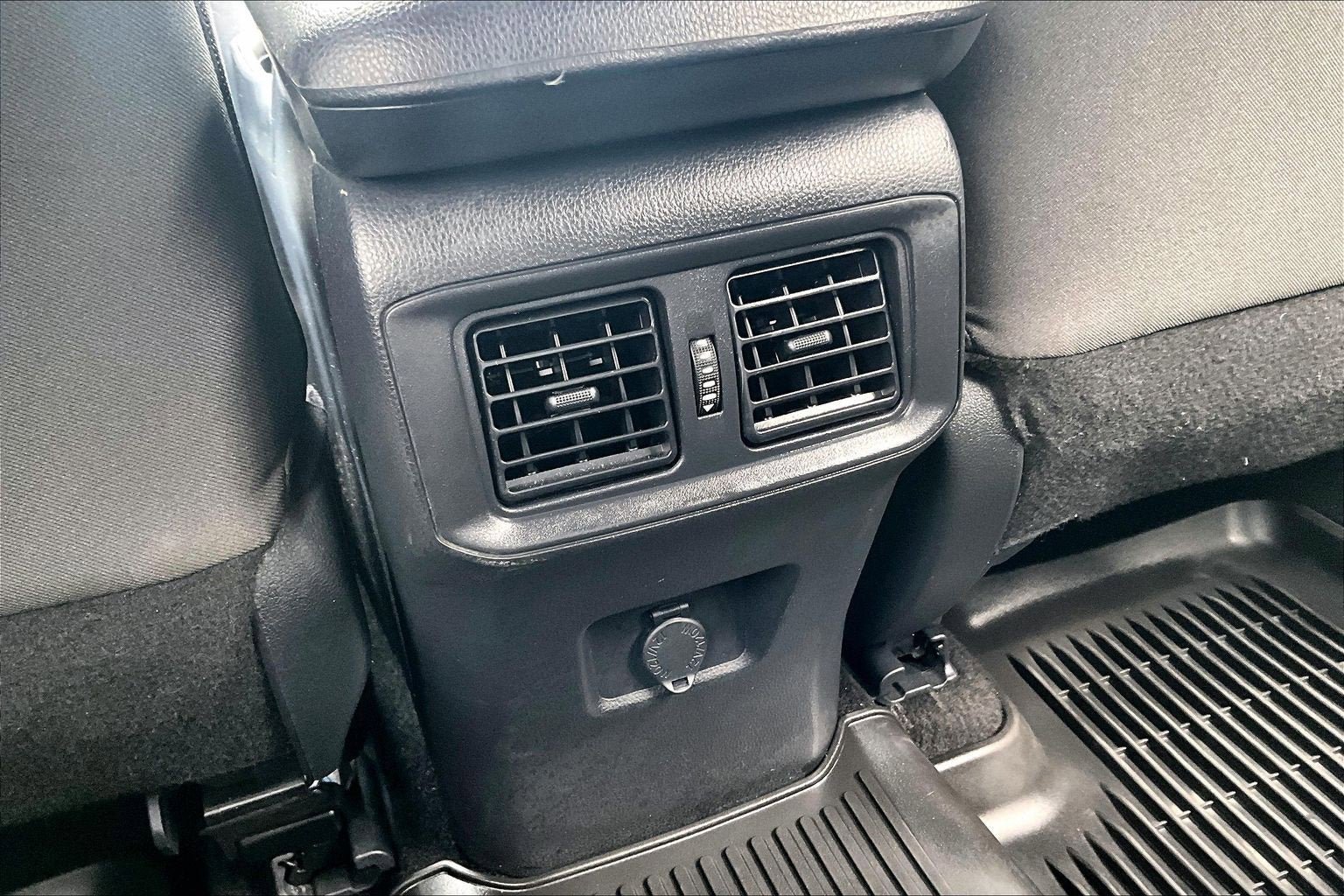 Used 2024 Toyota RAV4 LE AWD/4WD image 32