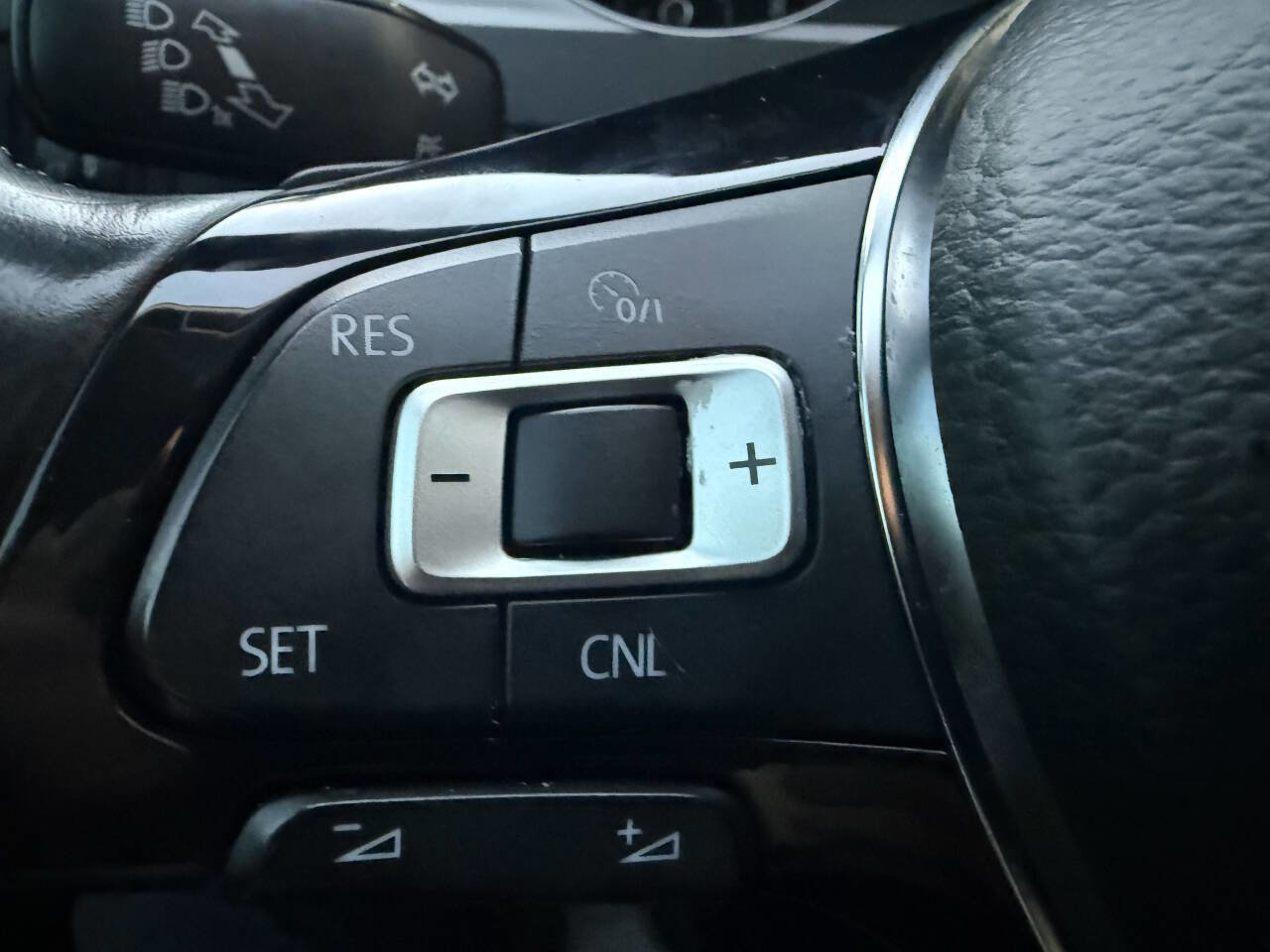 Used 2017 Volkswagen Golf S image 25