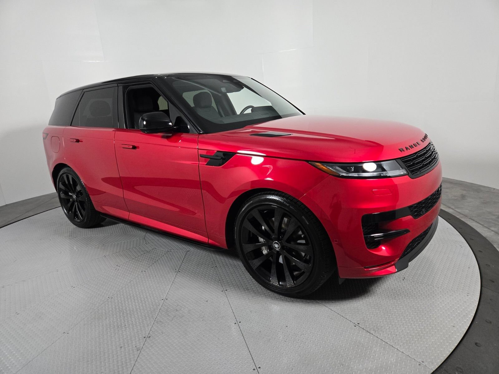 Used 2025 Land Rover Range Rover Sport Dynamic SE AWD/4WD image 16