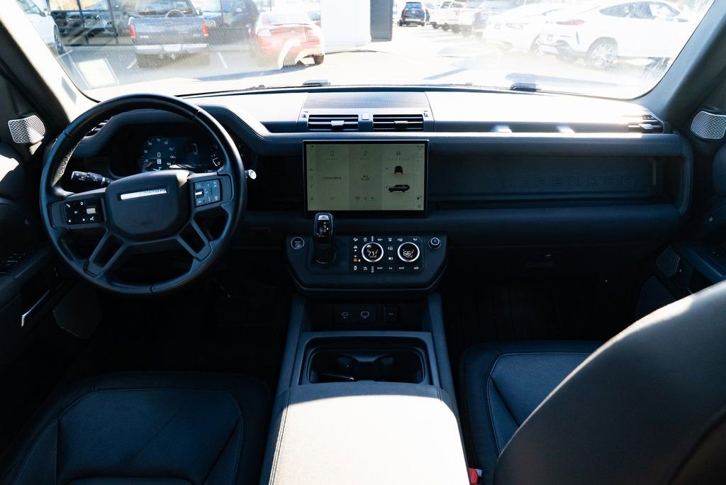 Used 2023 Land Rover Defender 130 X-Dynamic SE image 8