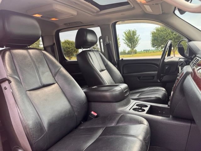 Used 2010 Chevrolet Silverado 1500 LTZ w/ Convenience Package AWD/4WD image 23