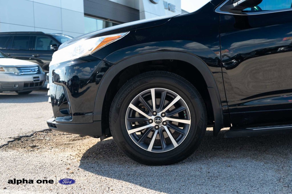 Used 2018 Toyota Highlander XLE image 11