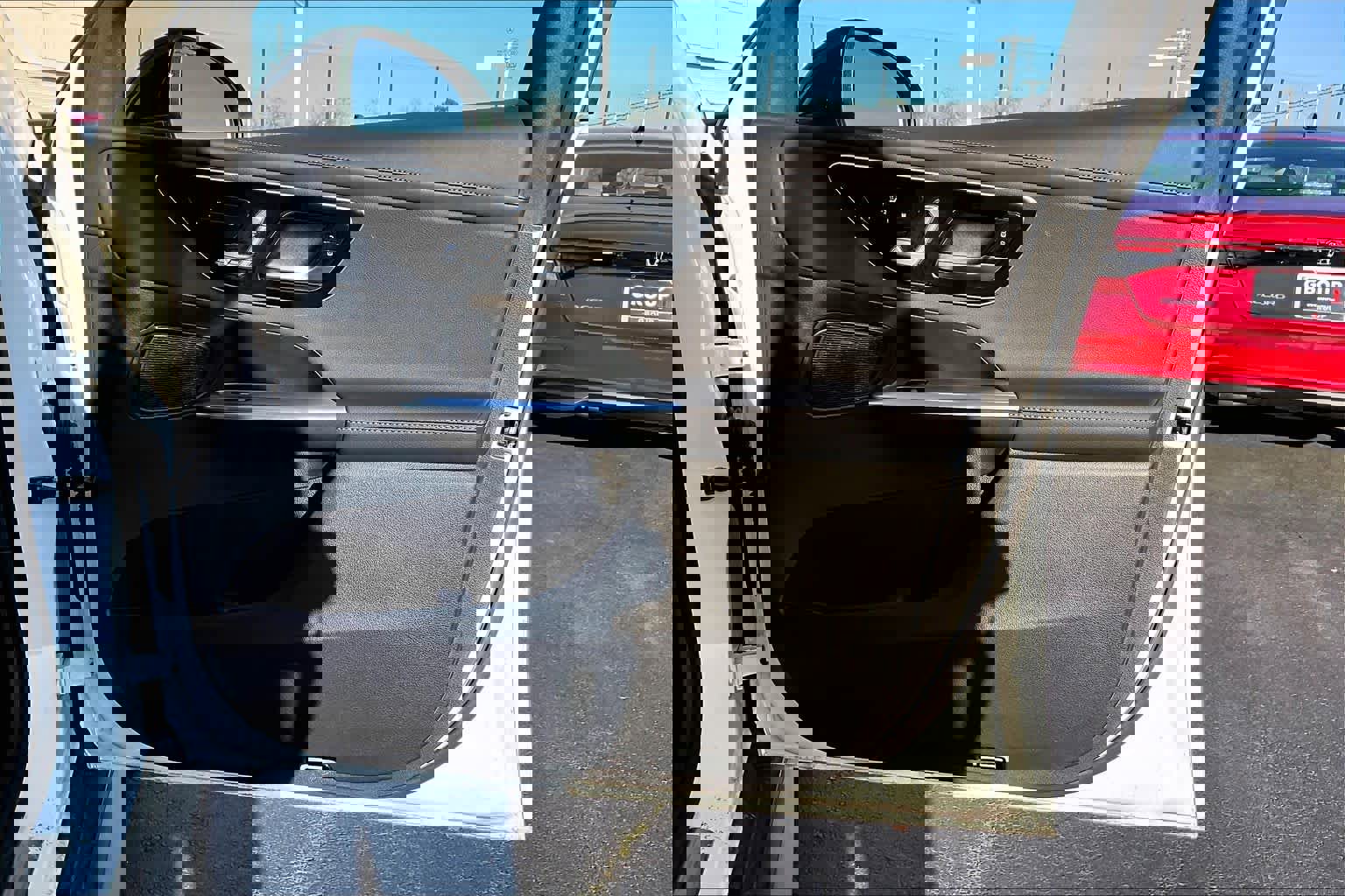 Used 2025 Mercedes-Benz GLC 300 4MATIC image 26