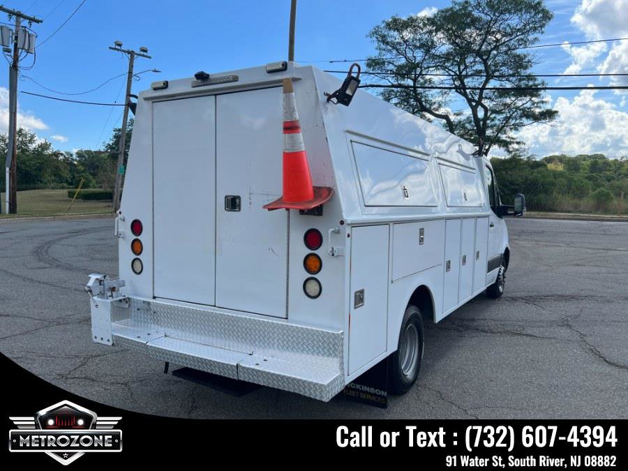 Used 2019 Freightliner Sprinter 3500 w/ Premium Package image 6