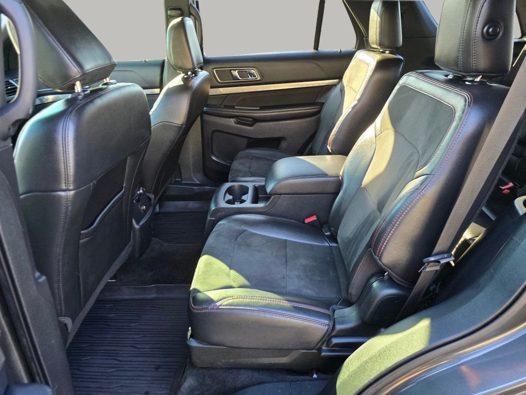 Used 2018 Ford Explorer XLT w/ XLT Appearance Package AWD/4WD image 25