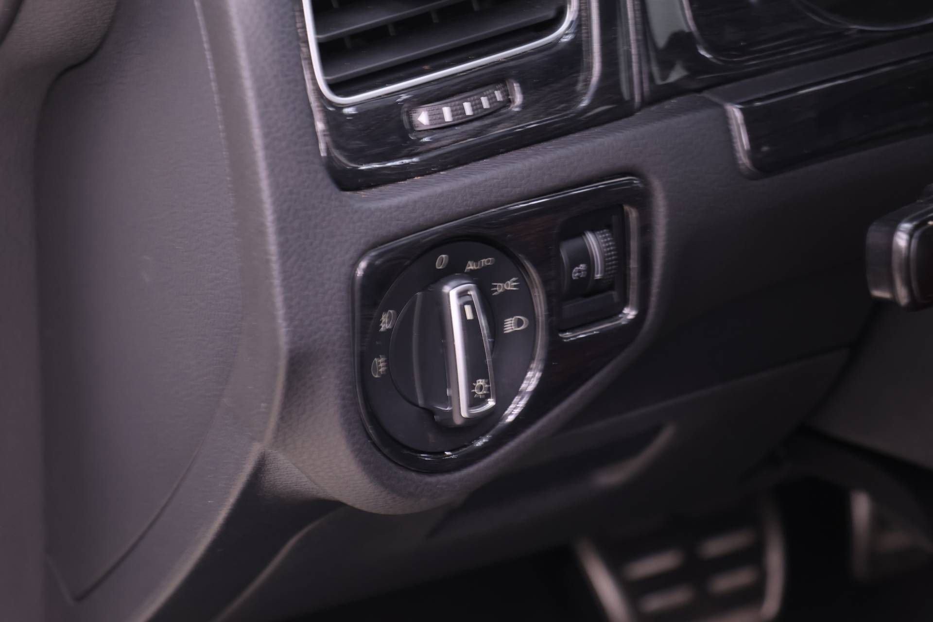 Used 2019 Volkswagen GTI SE image 15