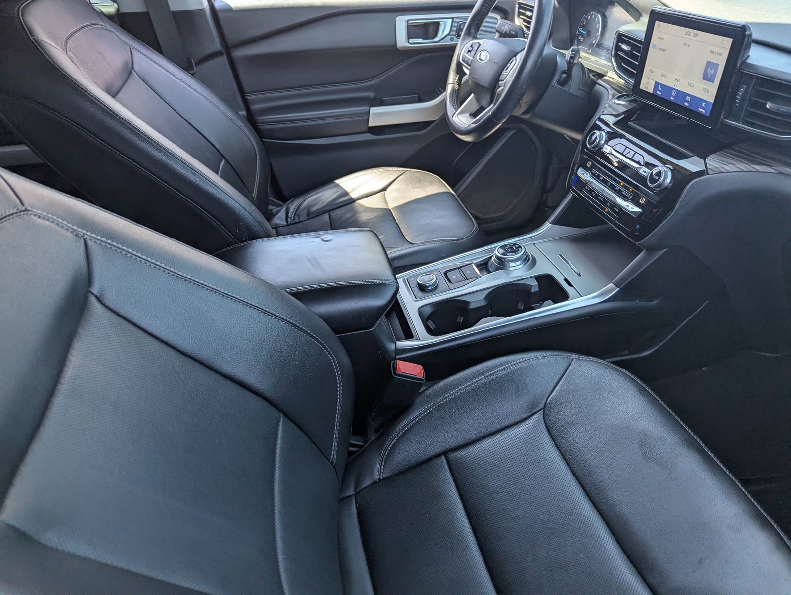 Used 2021 Ford Explorer Limited w/ Equipment Group 301A AWD/4WD image 11