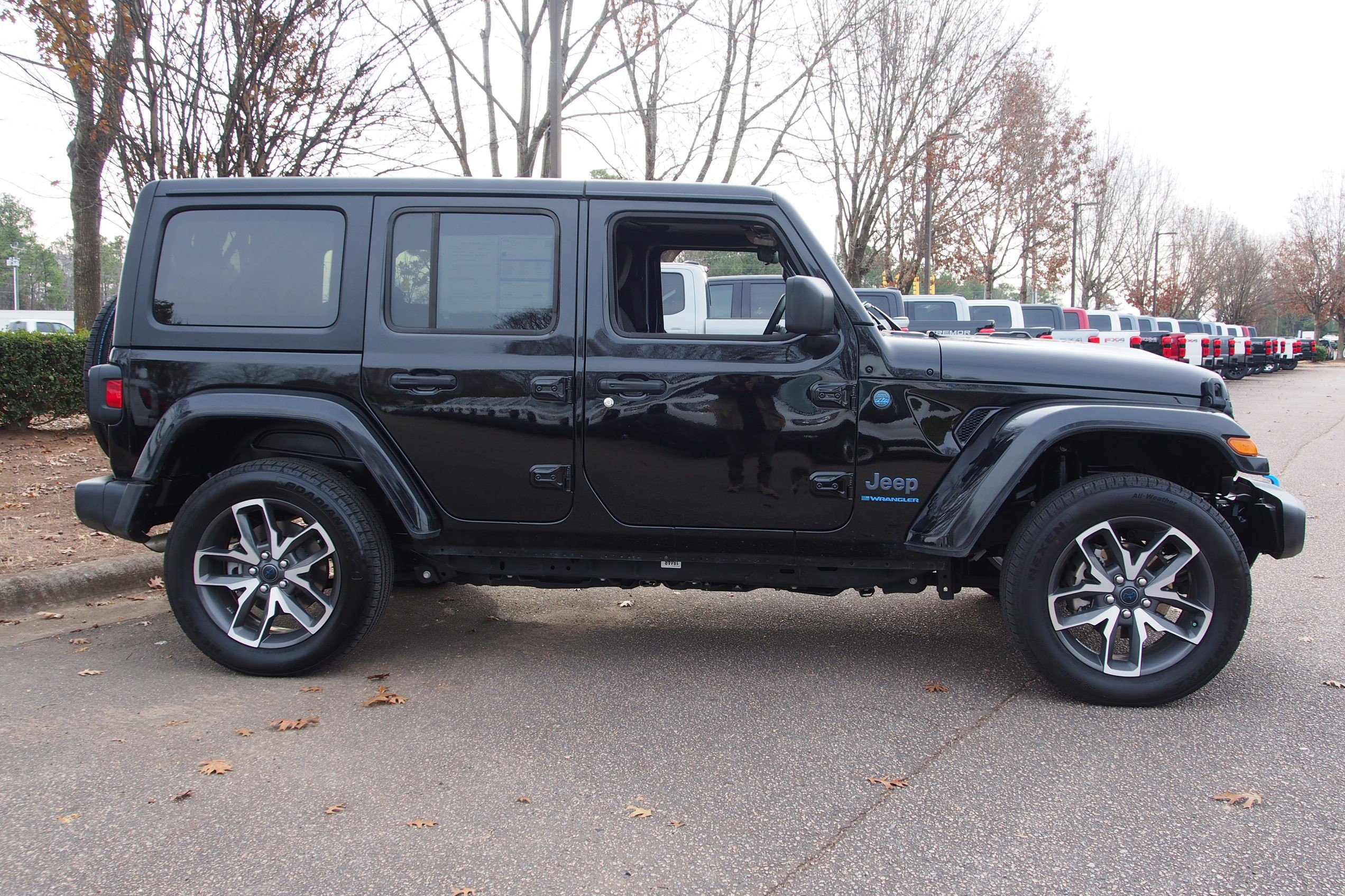 Used 2024 Jeep Wrangler Sport S w/ Convenience Group image 8