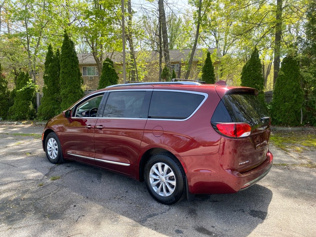 Used 2018 Chrysler Pacifica Touring-L Plus w/ Advanced Safetytec Group FWD image 3