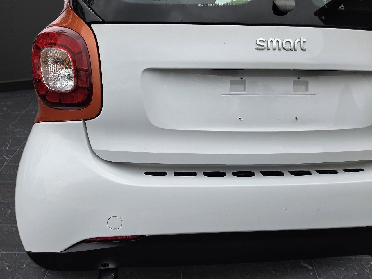 Used 2016 smart fortwo passion RWD image 29