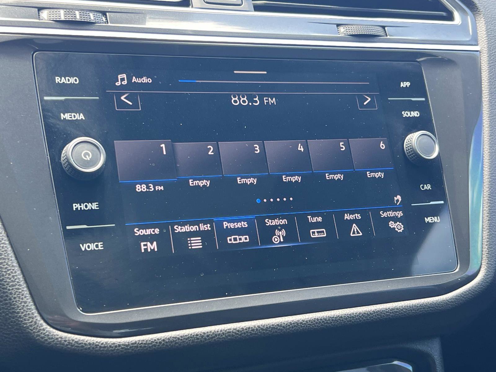 Certified 2023 Volkswagen Tiguan SE w/ Panoramic Sunroof Package FWD image 12