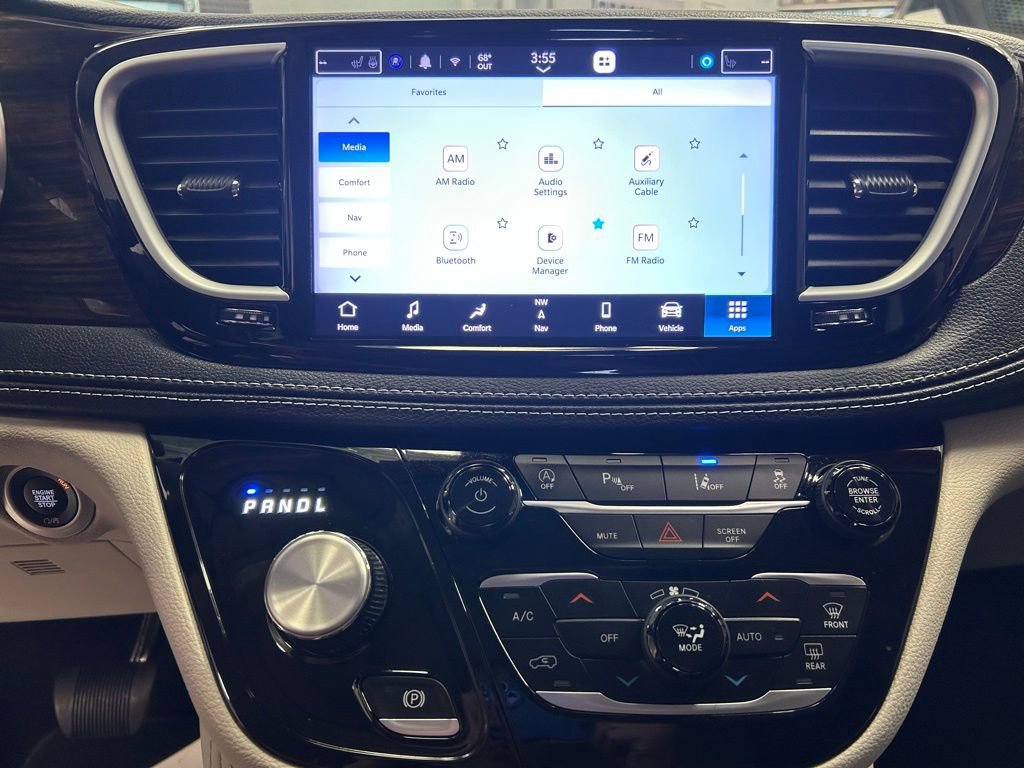 Used 2023 Chrysler Pacifica Limited image 17