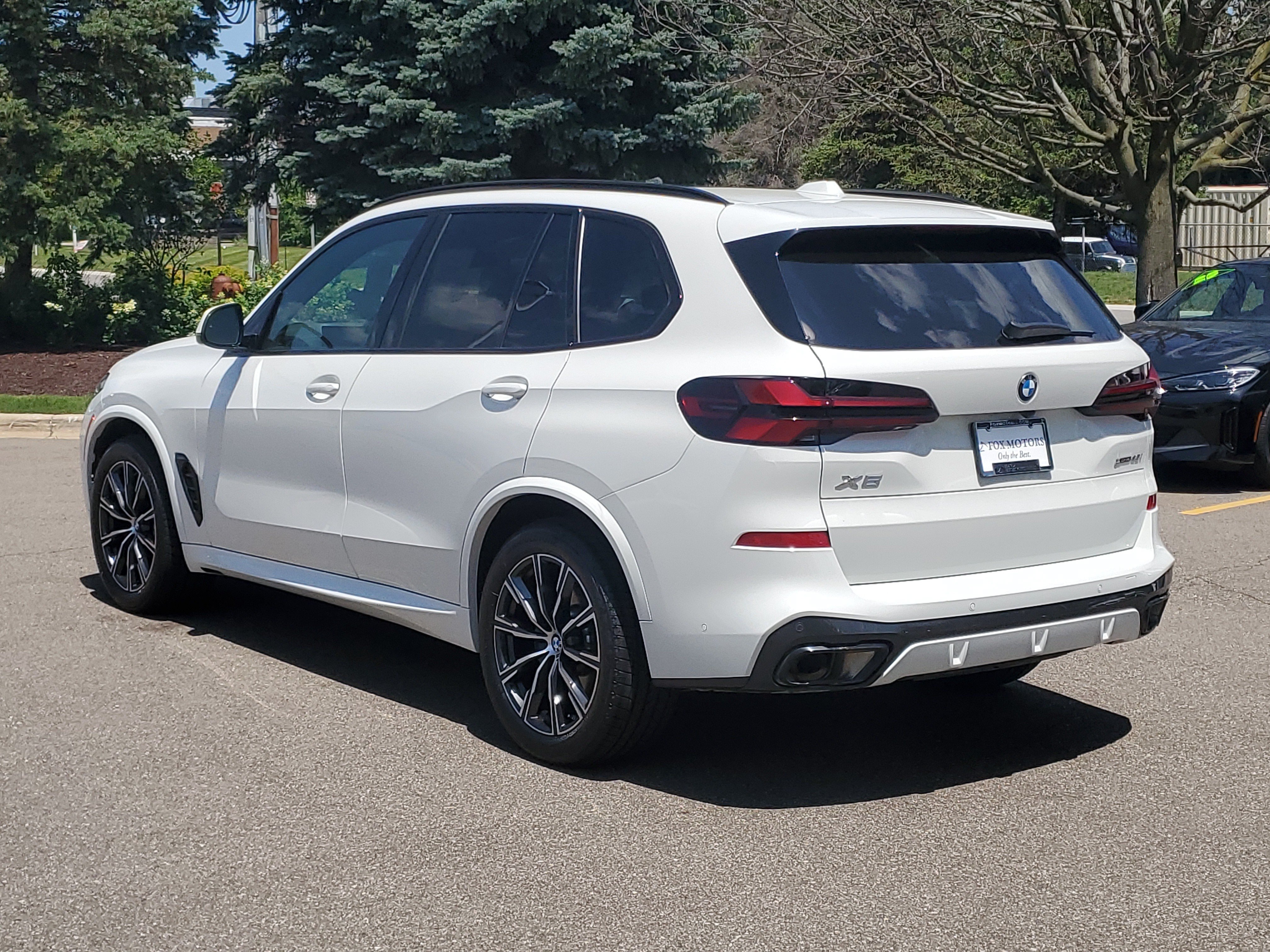 Used 2024 BMW X5 xDrive40i w/ M Sport Package AWD/4WD image 4