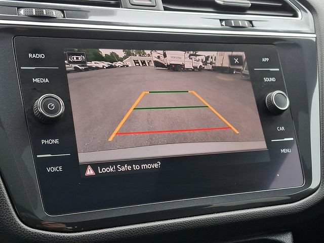 Used 2022 Volkswagen Tiguan SE R-Line AWD/4WD image 4