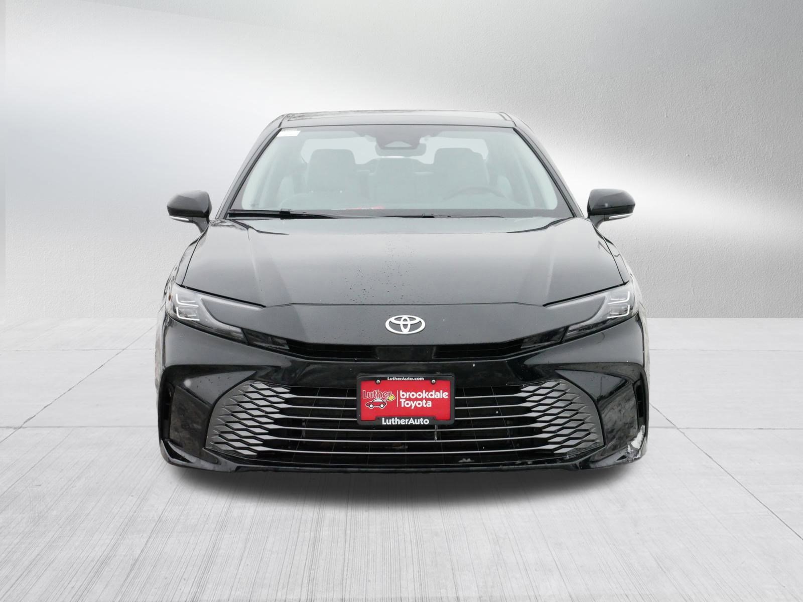 Used 2025 Toyota Camry XLE image 2