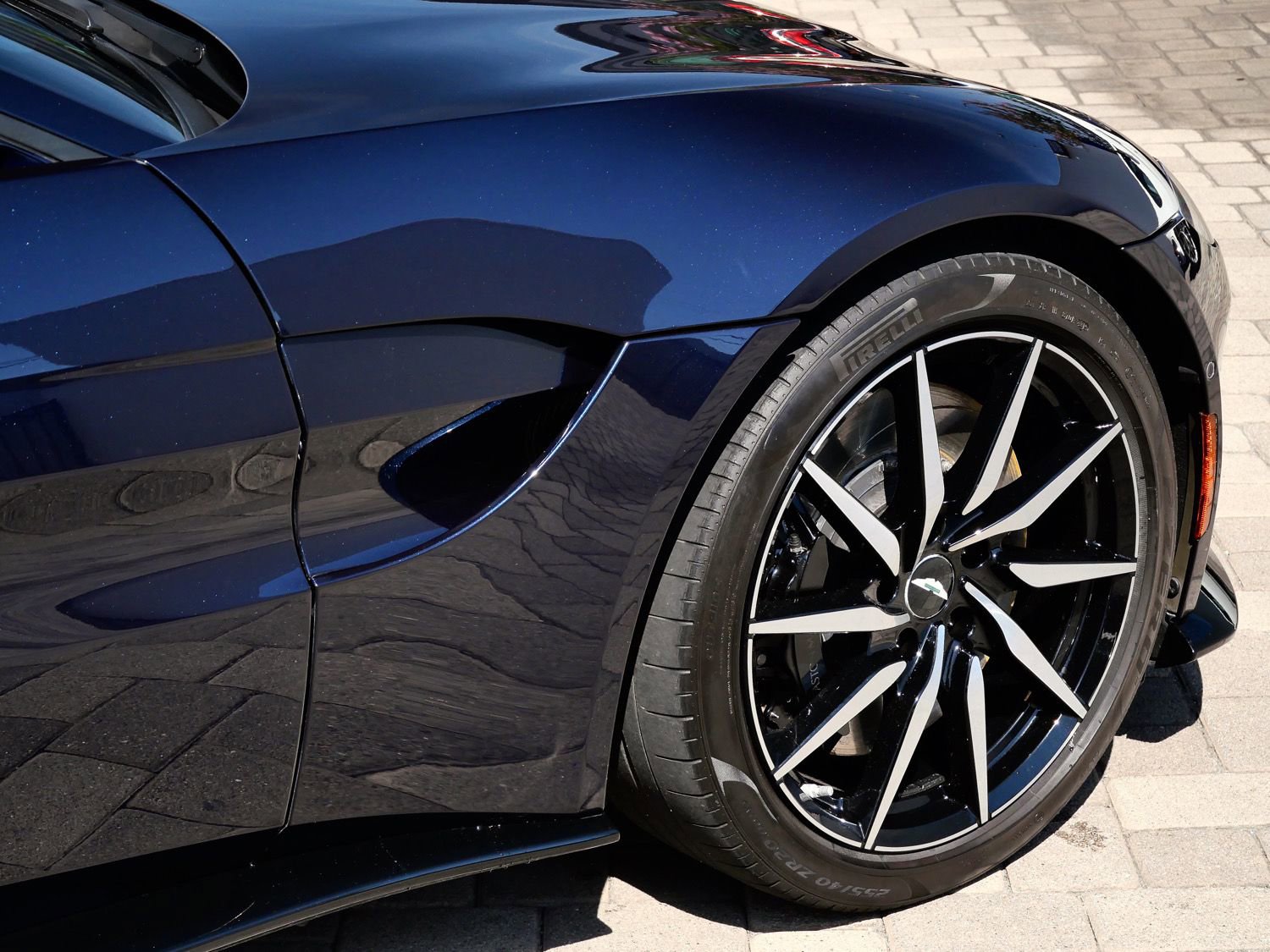 Used 2020 Aston Martin V8 Vantage Coupe RWD image 9